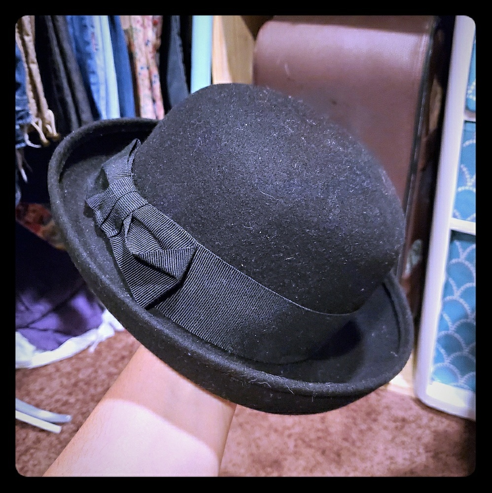 Vintage Amanda Smith black hat